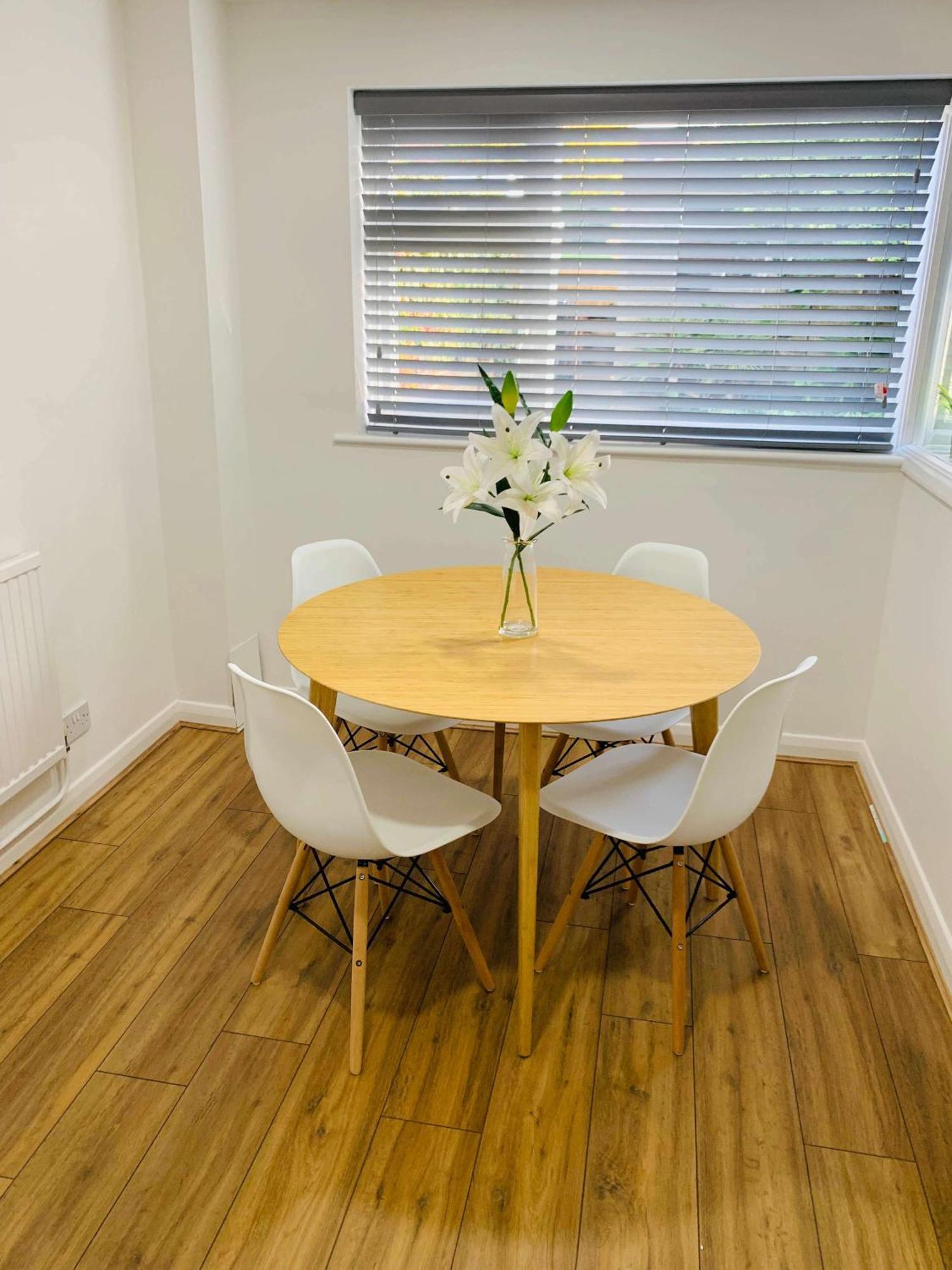 Spacious House, Free Parking & Patio Garden 法纳姆 外观 照片